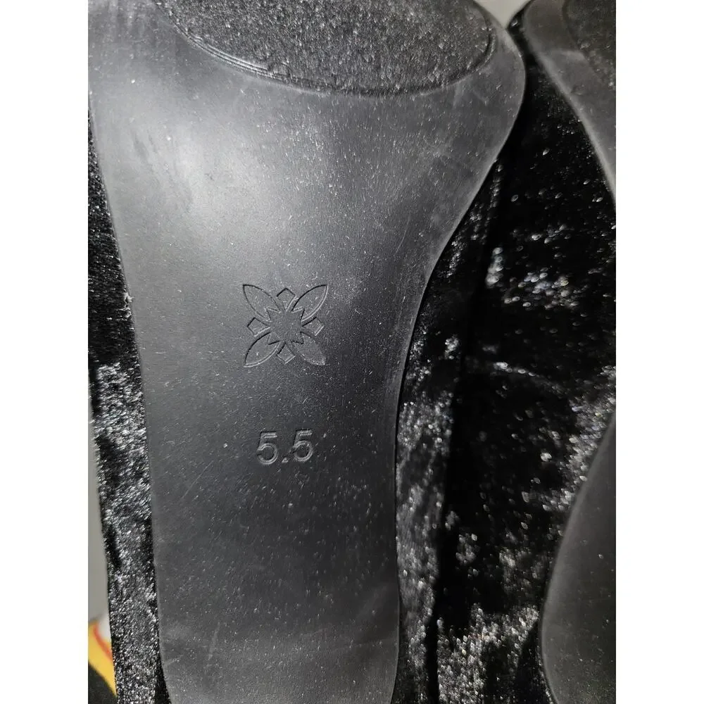 New With Box! Bcbgeneration Bissha-2 Velour Pump With Bling Bow Women's 5.5